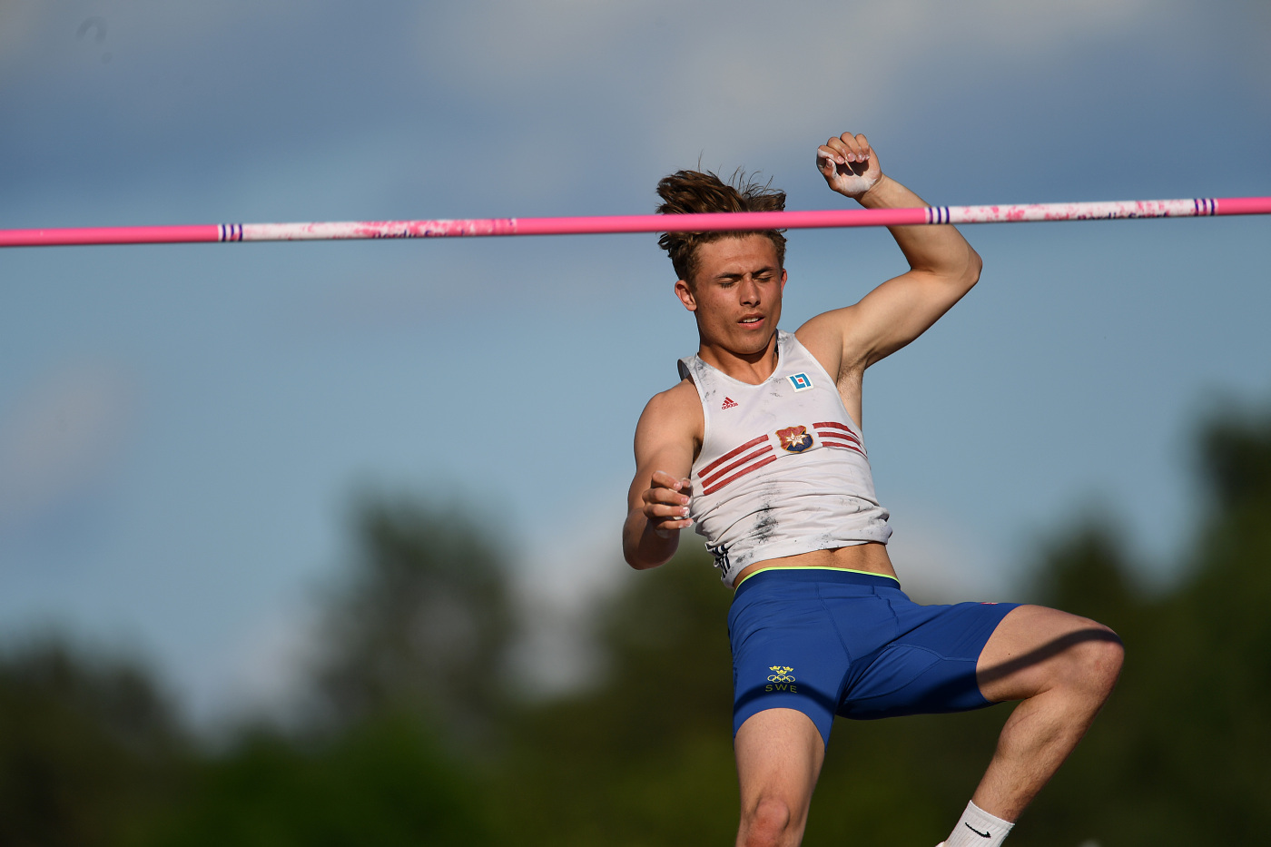 VIP kechada yalangoch qizlarning suratlari